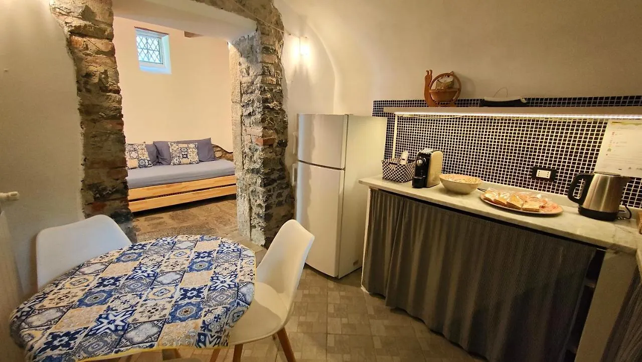Bed and Breakfast La Casa Delle Pietre Parlanti - Casa In Pietra Ai Piedi Del Parco Delle 5 Terre à Biassa 0*,  Italie