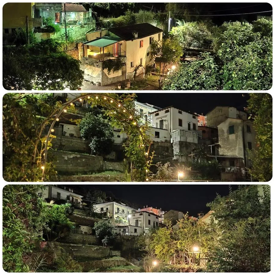 Bed and Breakfast La Casa Delle Pietre Parlanti - Casa In Pietra Ai Piedi Del Parco Delle 5 Terre à Biassa Couette-café