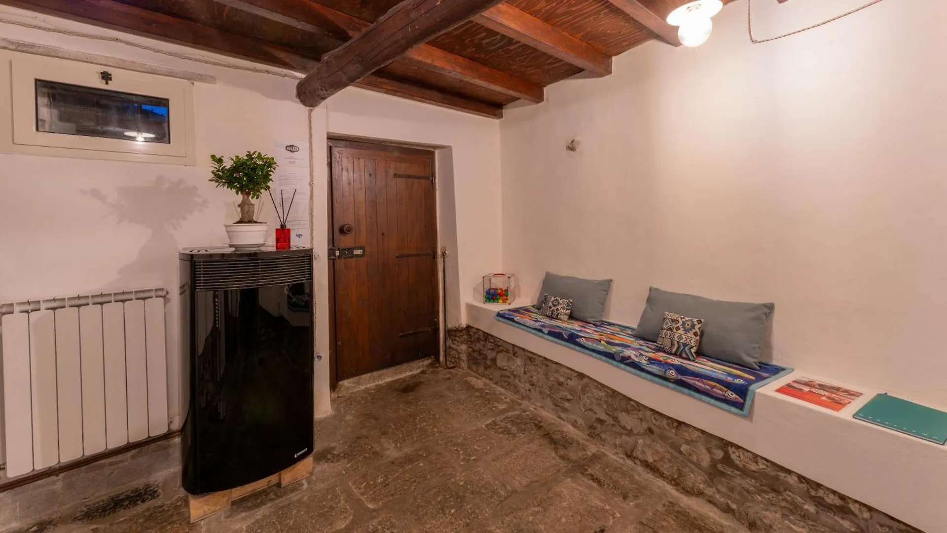 Bed and Breakfast La Casa Delle Pietre Parlanti - Casa In Pietra Ai Piedi Del Parco Delle 5 Terre à Biassa Couette-café